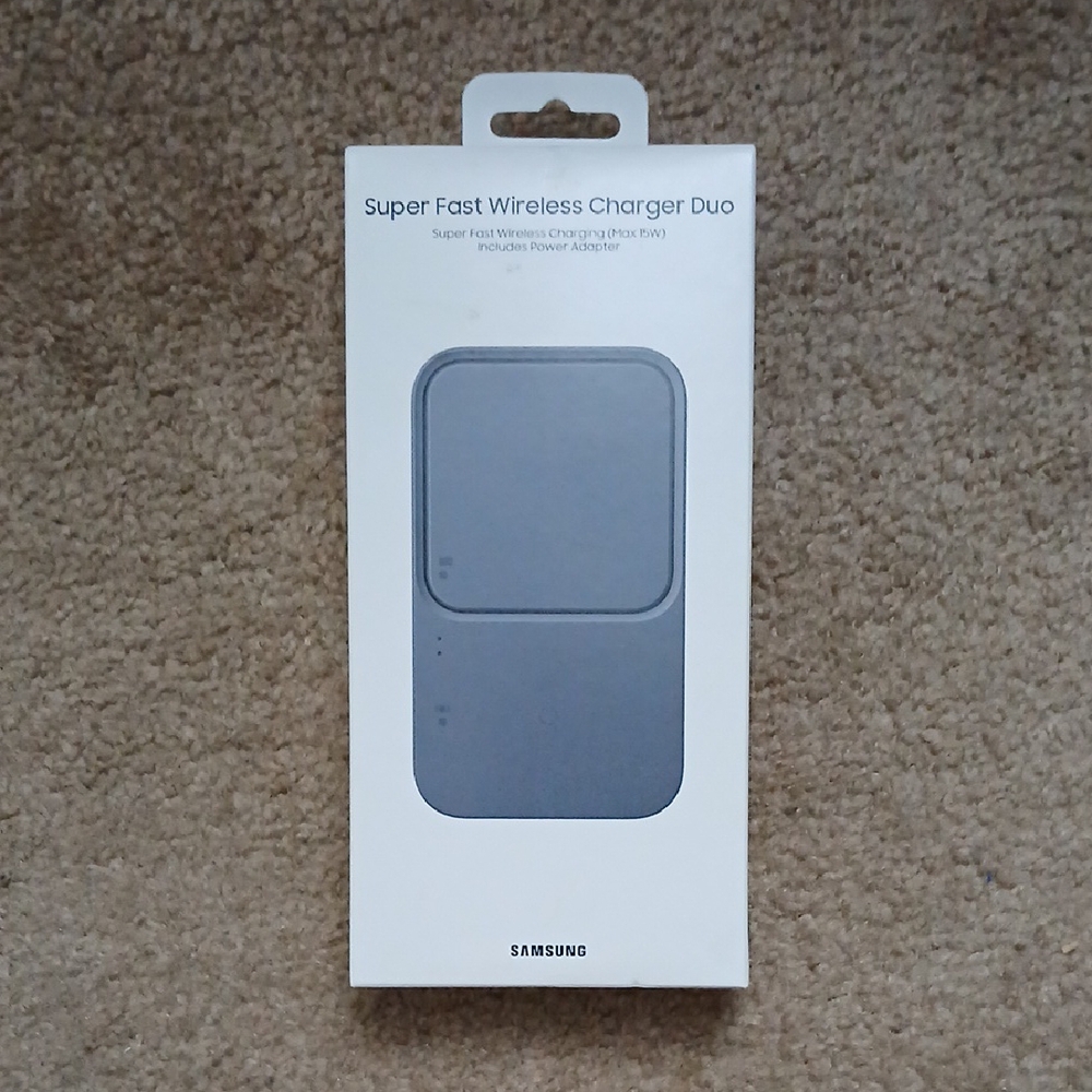 Samsung Dual Wireless Charger in Gray